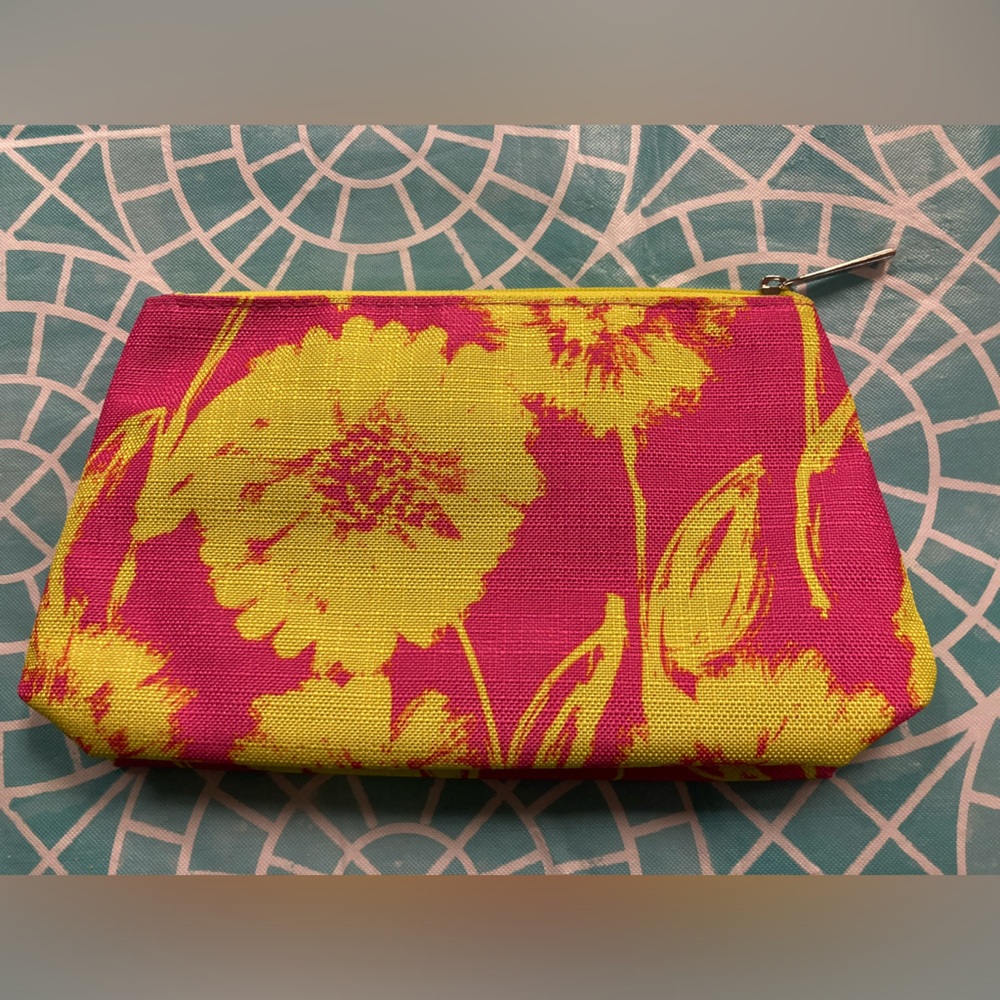 ๐TODAY**$8**NWOT designer cosmetic bag w/bright yellow flowers on hot pink bkgd - Picture 3 of 5
